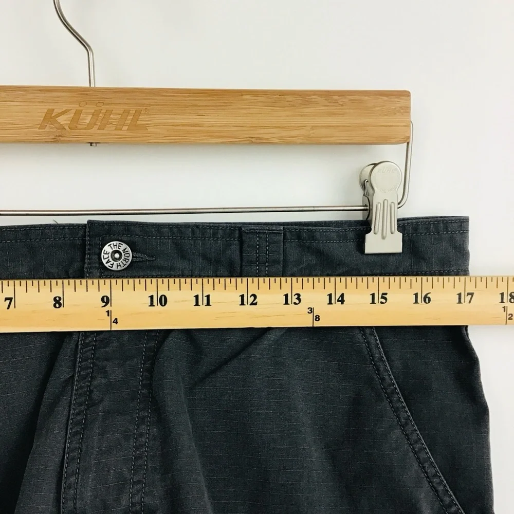 The North Face mens cargo shorts 34 waist